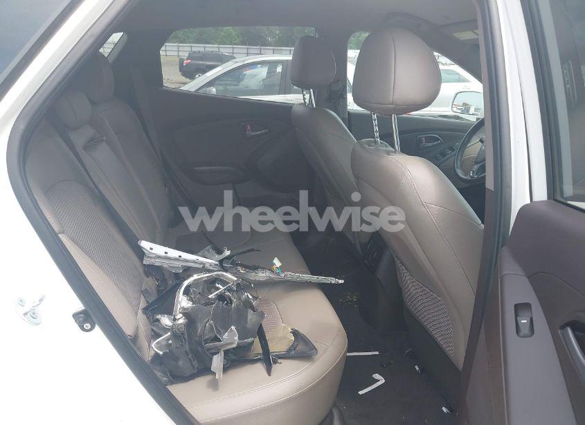 Photo 8 of 2015 Hyundai Tucson SE (VIN KM8JU3AG6FU103457)