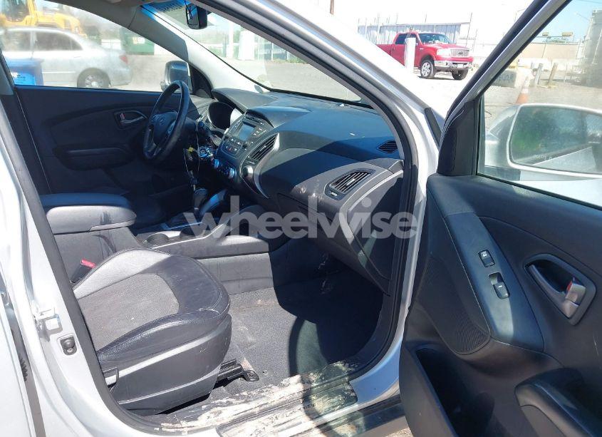 Photo 5 of 2014 Hyundai Tucson SE (VIN KM8JU3AG7EU871429)