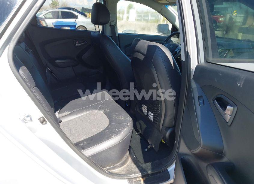 Photo 8 of 2014 Hyundai Tucson SE (VIN KM8JU3AG7EU871429)