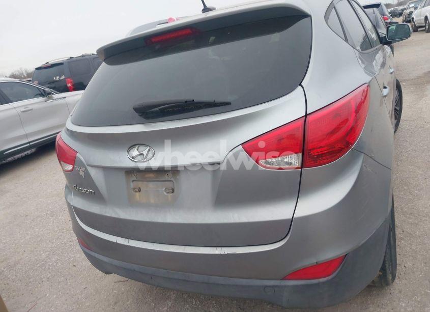 Photo 16 of 2015 Hyundai Tucson SE (VIN KM8JU3AG7FU074518)