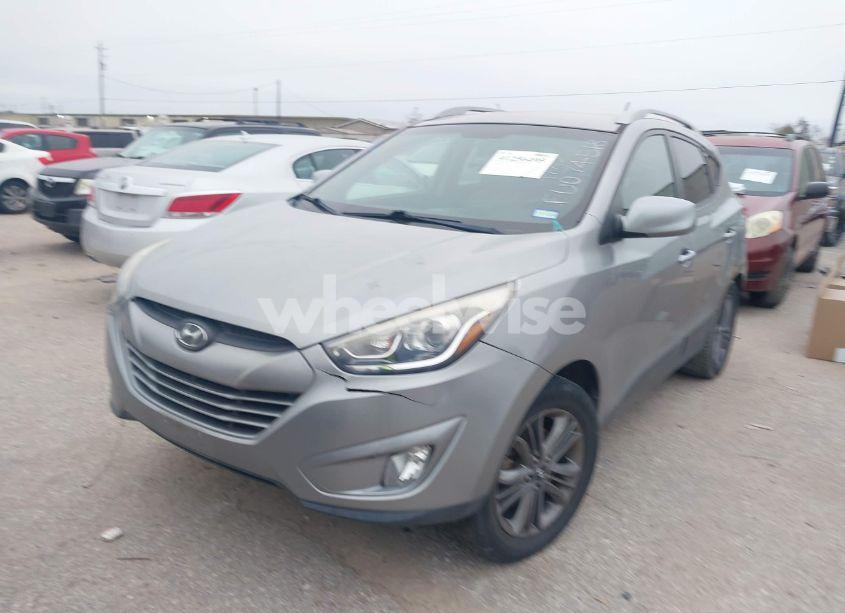 Photo 2 of 2015 Hyundai Tucson SE (VIN KM8JU3AG7FU074518)