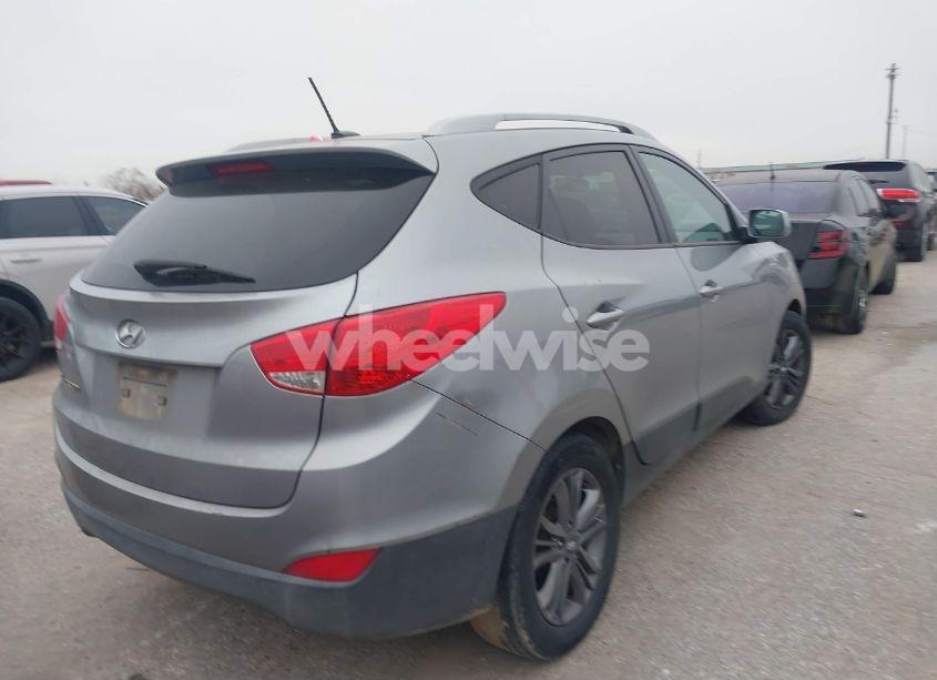 Photo 4 of 2015 Hyundai Tucson SE (VIN KM8JU3AG7FU074518)