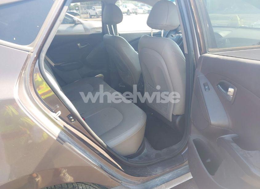 Photo 8 of 2014 Hyundai Tucson SE (VIN KM8JU3AG8EU825401)