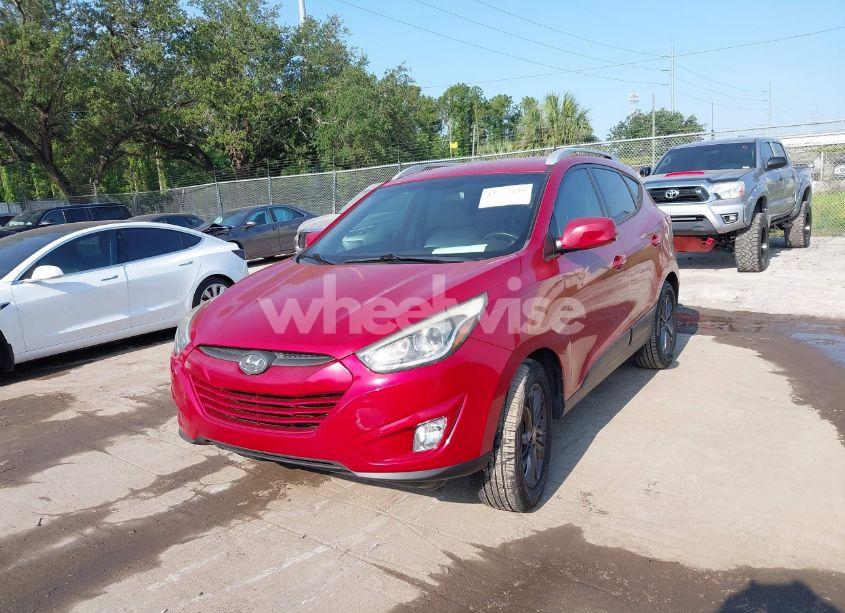Photo 2 of 2015 Hyundai Tucson SE (VIN KM8JU3AG9FU106997)