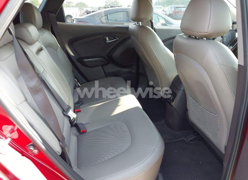 Photo 8 of 2015 Hyundai Tucson SE (VIN KM8JU3AG9FU106997)