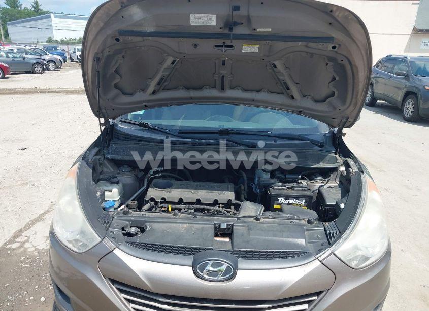 Photo 10 of 2010 Hyundai Tucson GLS (VIN KM8JUCAC0AU081431)