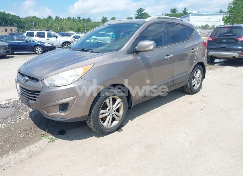 Photo 2 of 2010 Hyundai Tucson GLS (VIN KM8JUCAC0AU081431)