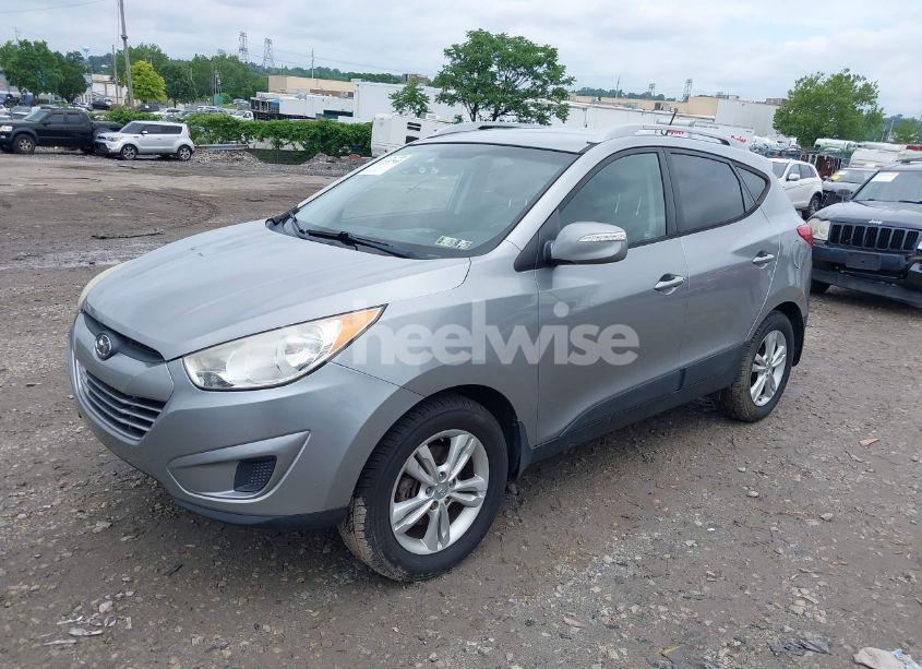 Photo 2 of 2012 Hyundai Tucson GLS (VIN KM8JUCAC2CU500429)