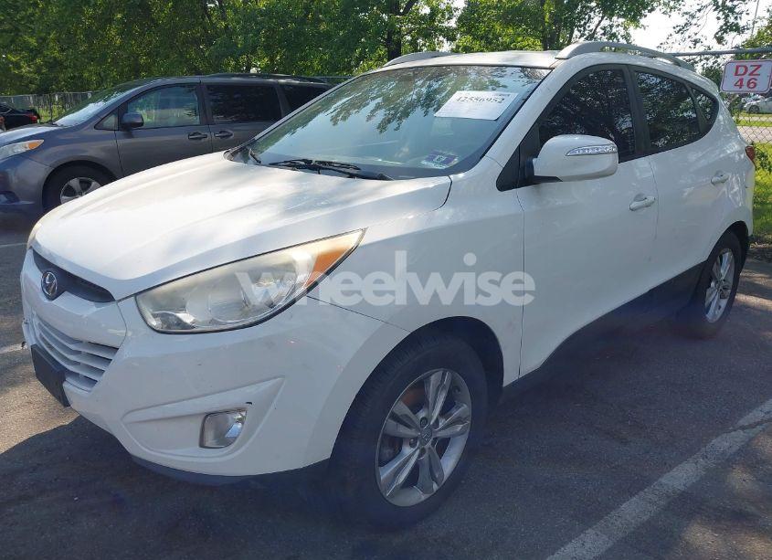 Photo 2 of 2013 Hyundai Tucson GLS (VIN KM8JUCAC2DU707338)
