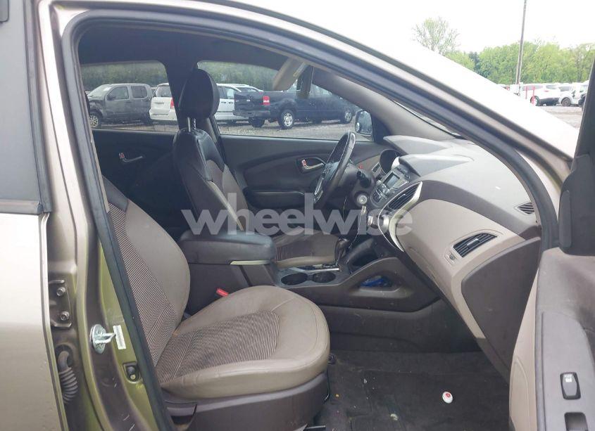 Photo 5 of 2013 Hyundai Tucson GLS (VIN KM8JUCAC3DU556669)