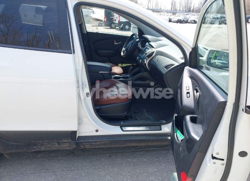 Photo 5 of 2013 Hyundai Tucson LIMITED (VIN KM8JUCAC6DU560442)