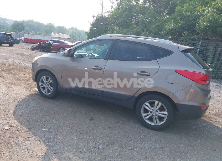 Photo 3 of 2013 Hyundai Tucson GLS (VIN KM8JUCAC6DU696442)