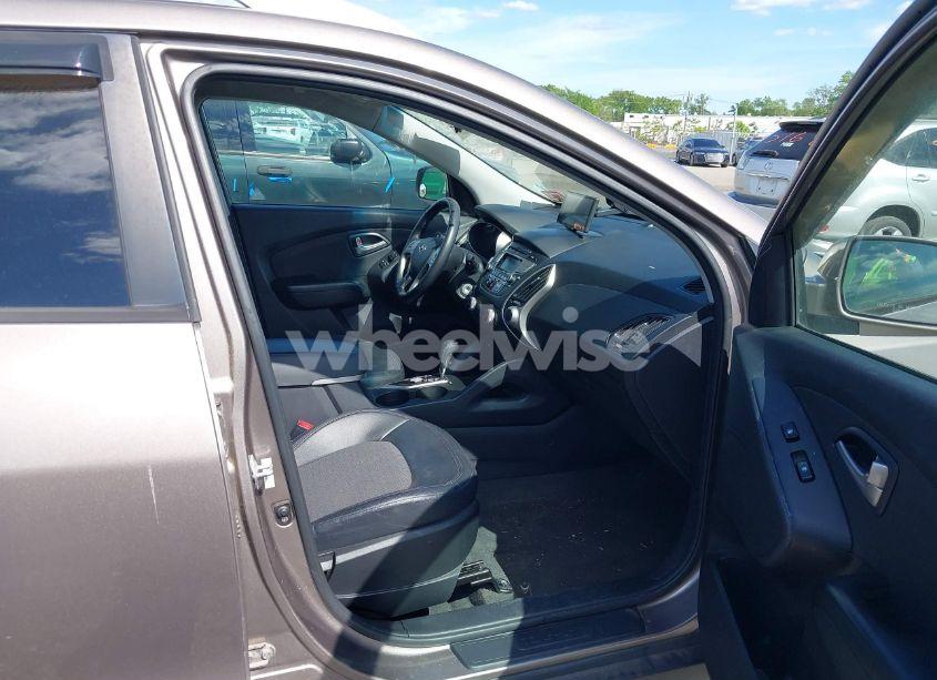 Photo 5 of 2012 Hyundai Tucson GLS (VIN KM8JUCAC7CU492540)