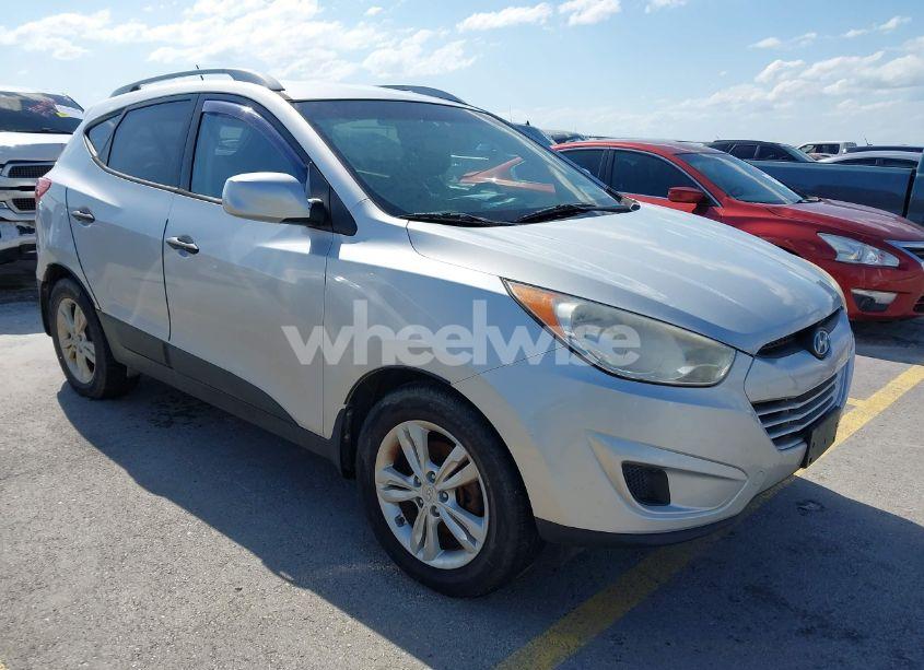 2010 Hyundai Tucson GLS (VIN KM8JUCAC8AU112036) main photo