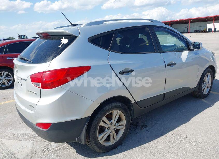 Photo 4 of 2010 Hyundai Tucson GLS (VIN KM8JUCAC8AU112036)