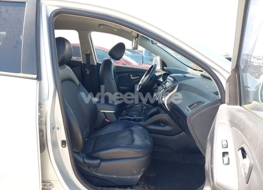 Photo 5 of 2010 Hyundai Tucson GLS (VIN KM8JUCAC8AU112036)