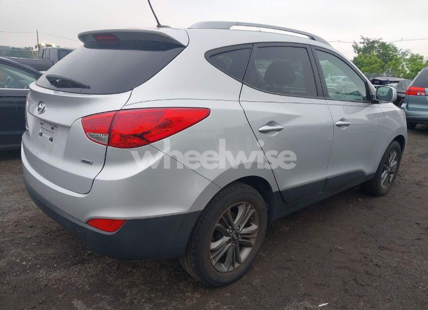 Photo 4 of 2015 Hyundai Tucson SE (VIN KM8JUCAG0FU980297)