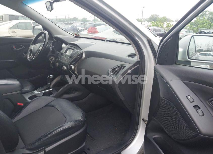 Photo 5 of 2015 Hyundai Tucson SE (VIN KM8JUCAG0FU980297)