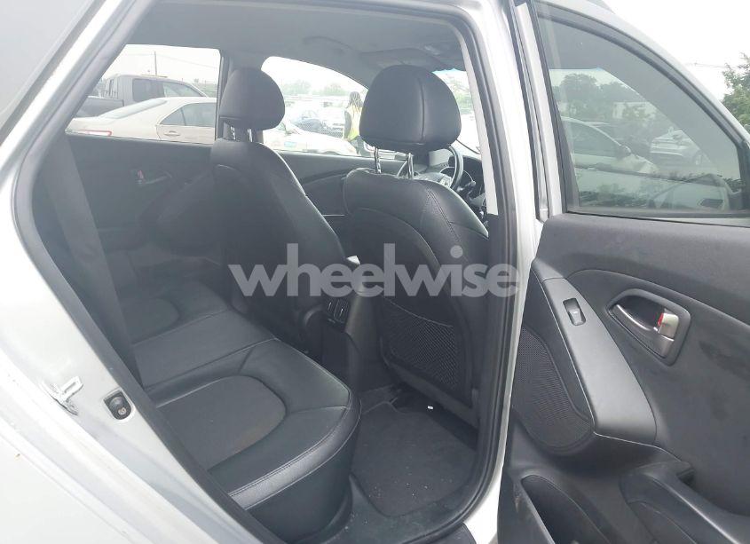 Photo 8 of 2015 Hyundai Tucson SE (VIN KM8JUCAG0FU980297)