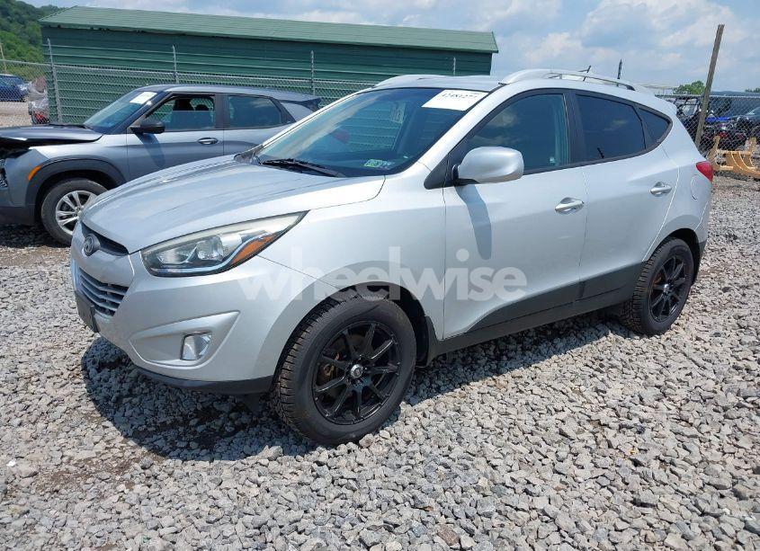 Photo 2 of 2014 Hyundai Tucson SE (VIN KM8JUCAG3EU869371)