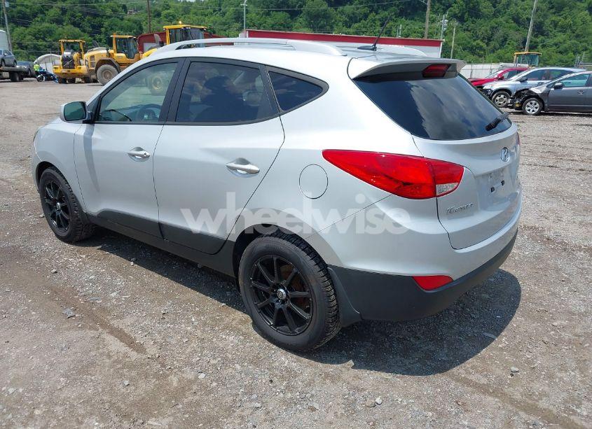 Photo 3 of 2014 Hyundai Tucson SE (VIN KM8JUCAG3EU869371)