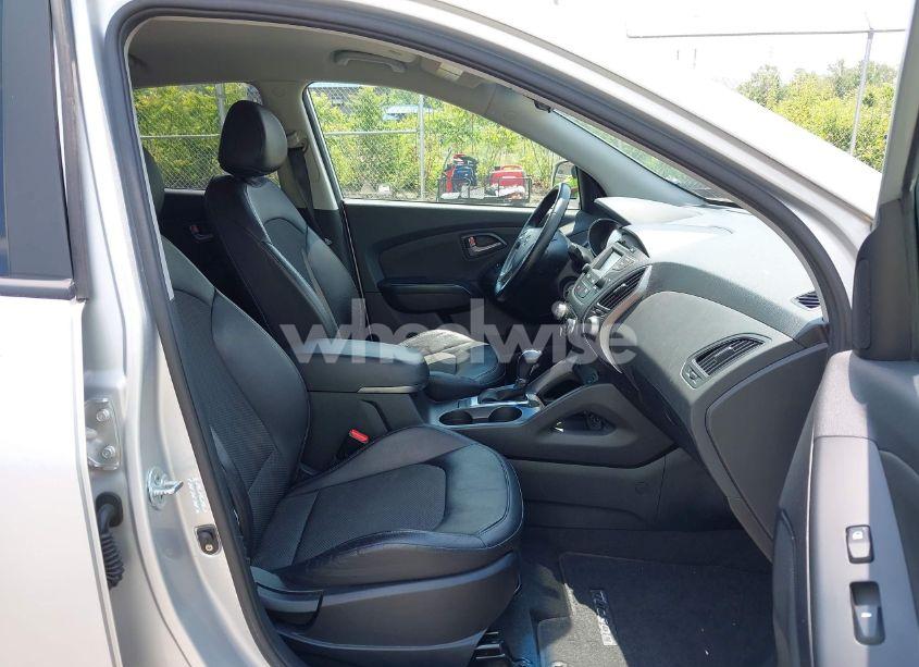 Photo 5 of 2014 Hyundai Tucson SE (VIN KM8JUCAG3EU869371)