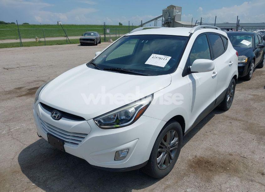 Photo 2 of 2014 Hyundai Tucson SE (VIN KM8JUCAG3EU906614)