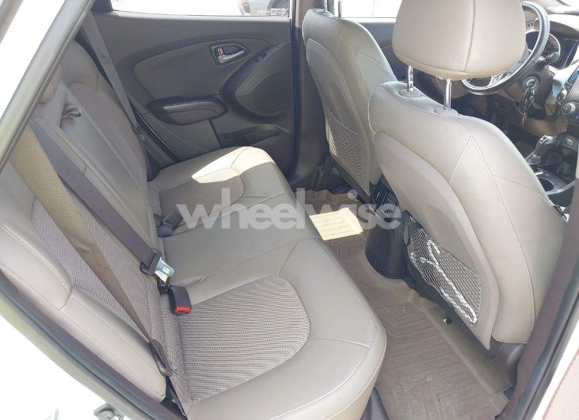 Photo 8 of 2014 Hyundai Tucson SE (VIN KM8JUCAG3EU906614)