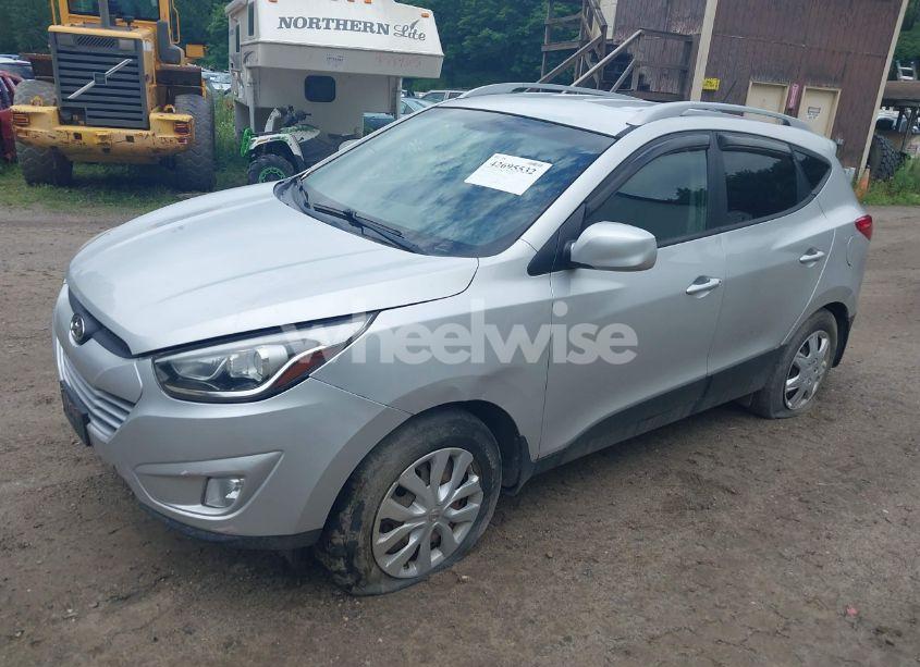 Photo 2 of 2014 Hyundai Tucson SE (VIN KM8JUCAG4EU910039)