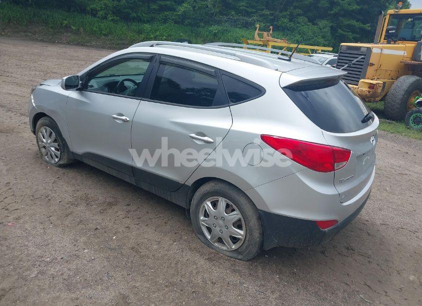 Photo 3 of 2014 Hyundai Tucson SE (VIN KM8JUCAG4EU910039)
