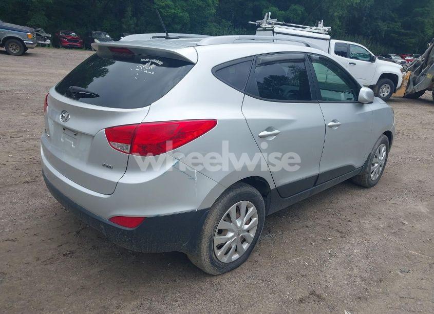 Photo 4 of 2014 Hyundai Tucson SE (VIN KM8JUCAG4EU910039)