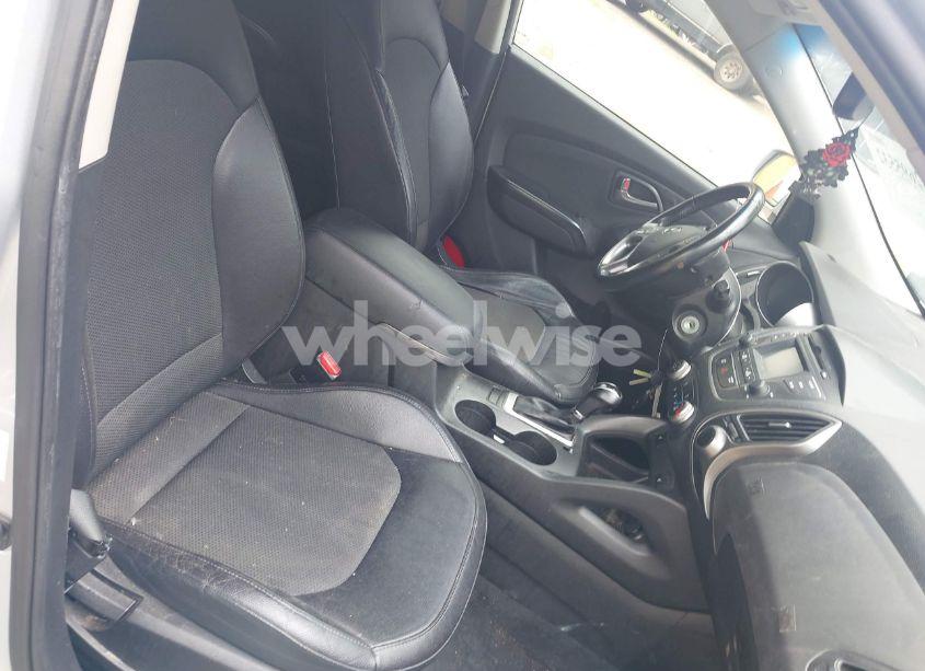 Photo 5 of 2014 Hyundai Tucson SE (VIN KM8JUCAG4EU910039)