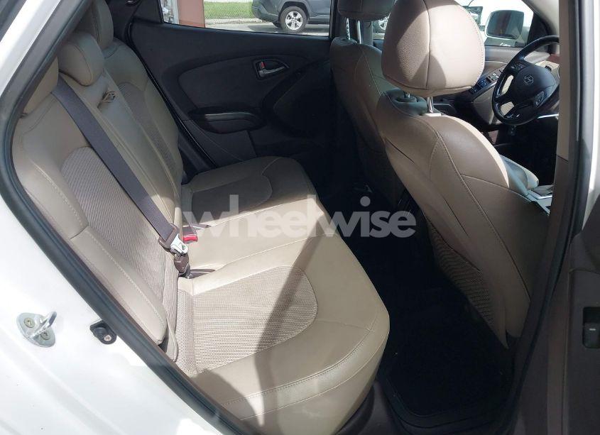 Photo 8 of 2015 Hyundai Tucson SE (VIN KM8JUCAG6FU104463)