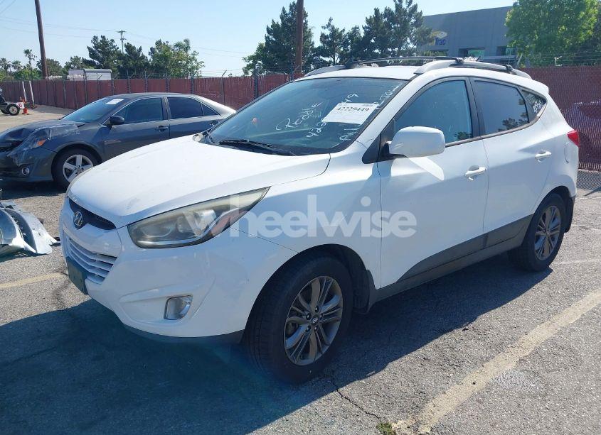 Photo 2 of 2015 Hyundai Tucson SE (VIN KM8JUCAG6FU958353)