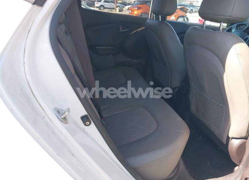 Photo 8 of 2015 Hyundai Tucson SE (VIN KM8JUCAG6FU958353)