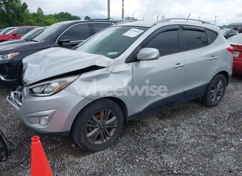 Photo 2 of 2015 Hyundai Tucson SE (VIN KM8JUCAG9FU995879)