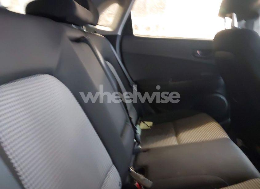 Photo 8 of 2021 Hyundai Kona SE (VIN KM8K1CAA4MU645470)