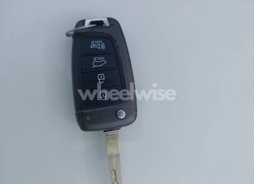 Photo 11 of 2018 Hyundai Kona SE (VIN KM8K1CAA5JU153655)