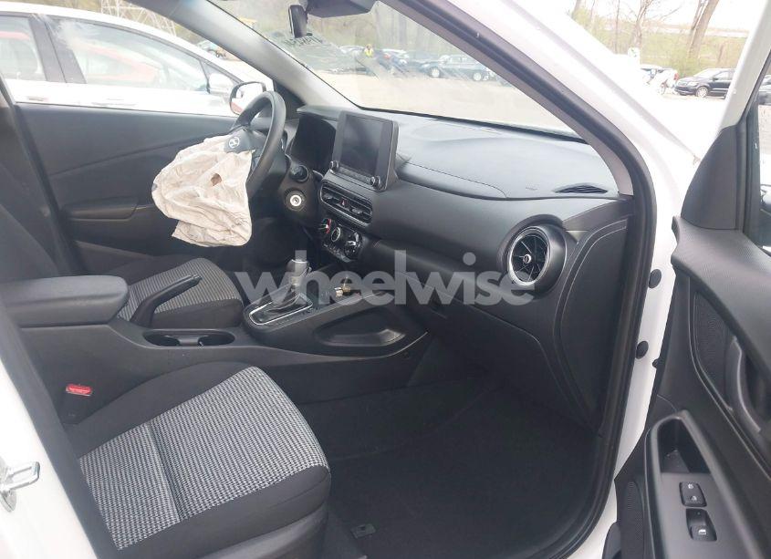 Photo 5 of 2022 Hyundai Kona SE (VIN KM8K2CAB2NU794404)