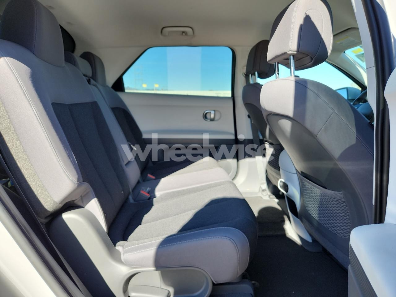 Photo 11 of 2022 HYUNDAI IONIQ 5 SE (VIN KM8KM4AE5NU063962)