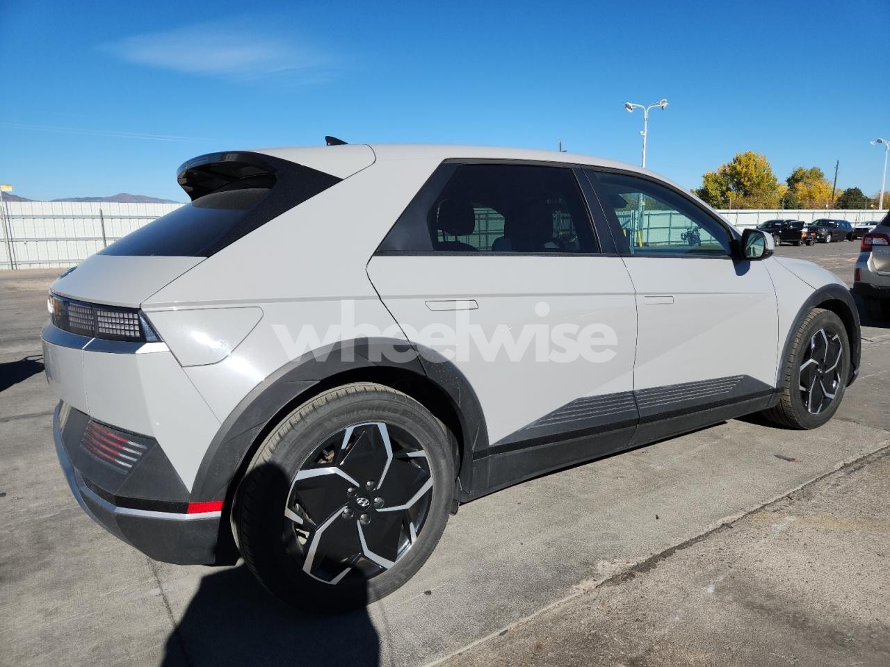 Photo 3 of 2022 HYUNDAI IONIQ 5 SE (VIN KM8KM4AE5NU063962)