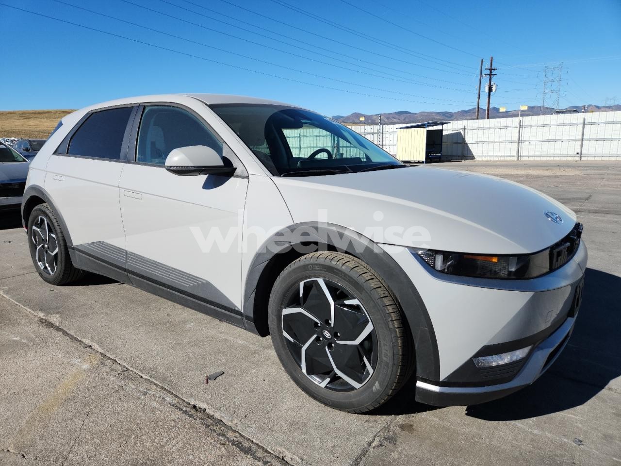 Photo 4 of 2022 HYUNDAI IONIQ 5 SE (VIN KM8KM4AE5NU063962)