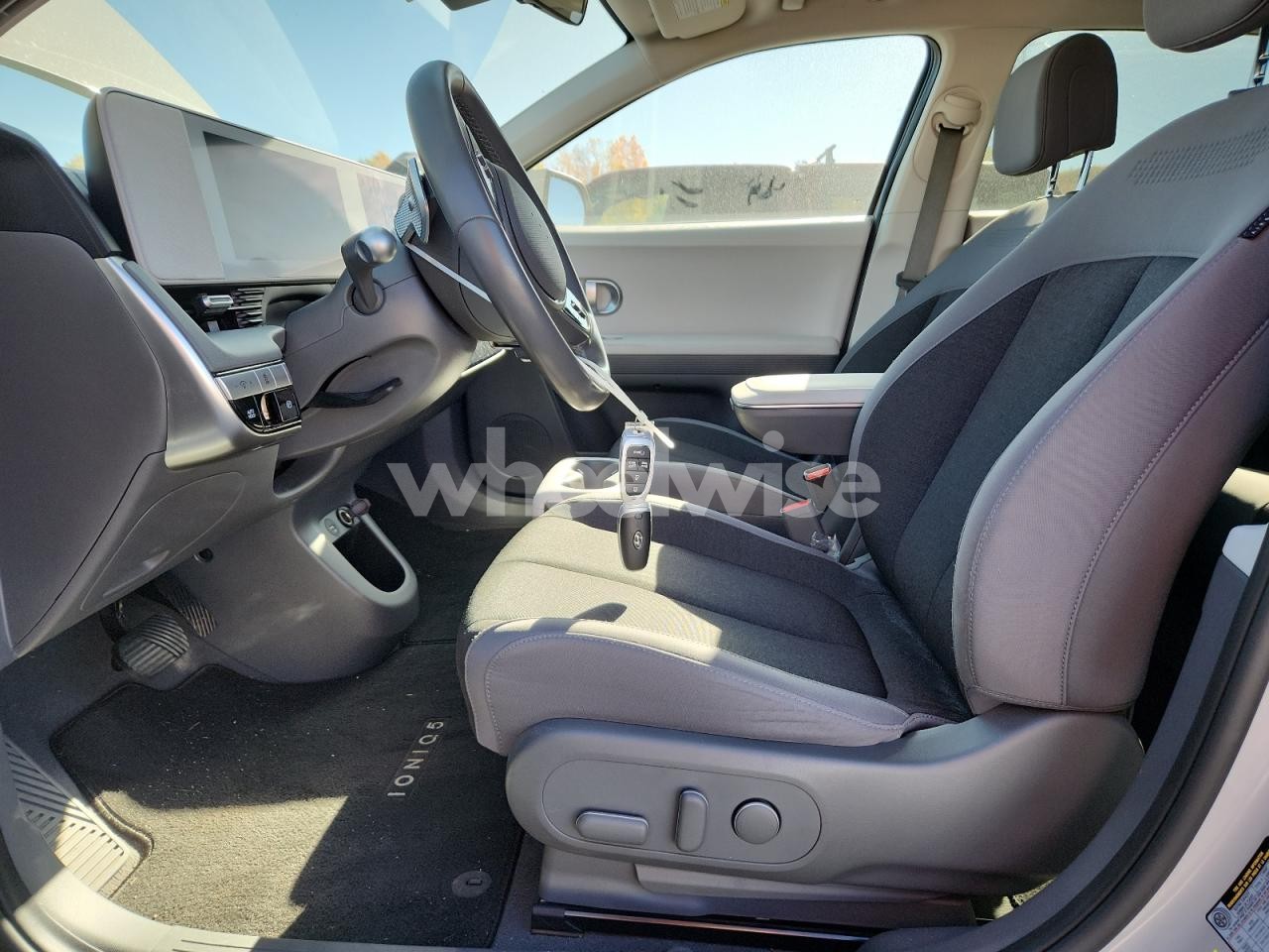 Photo 7 of 2022 HYUNDAI IONIQ 5 SE (VIN KM8KM4AE5NU063962)