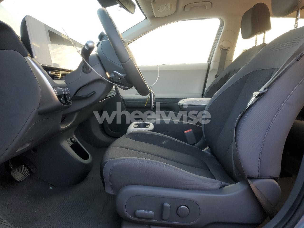 Photo 7 of 2024 HYUNDAI IONIQ 5 SE (VIN KM8KMDDF7RU264210)