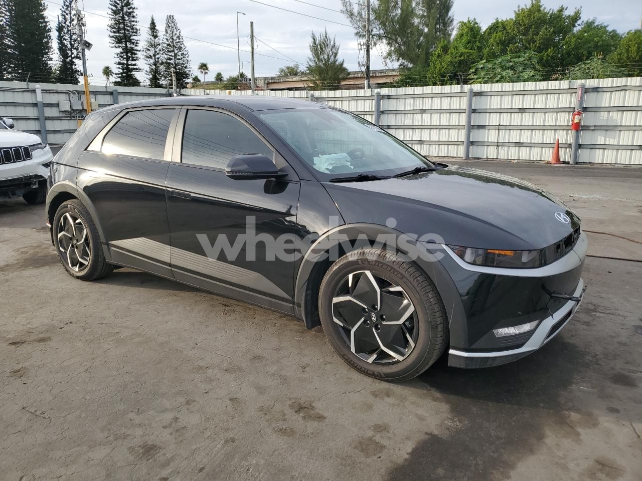 Photo 4 of 2023 HYUNDAI IONIQ 5 SEL (VIN KM8KN4AE7PU171631)