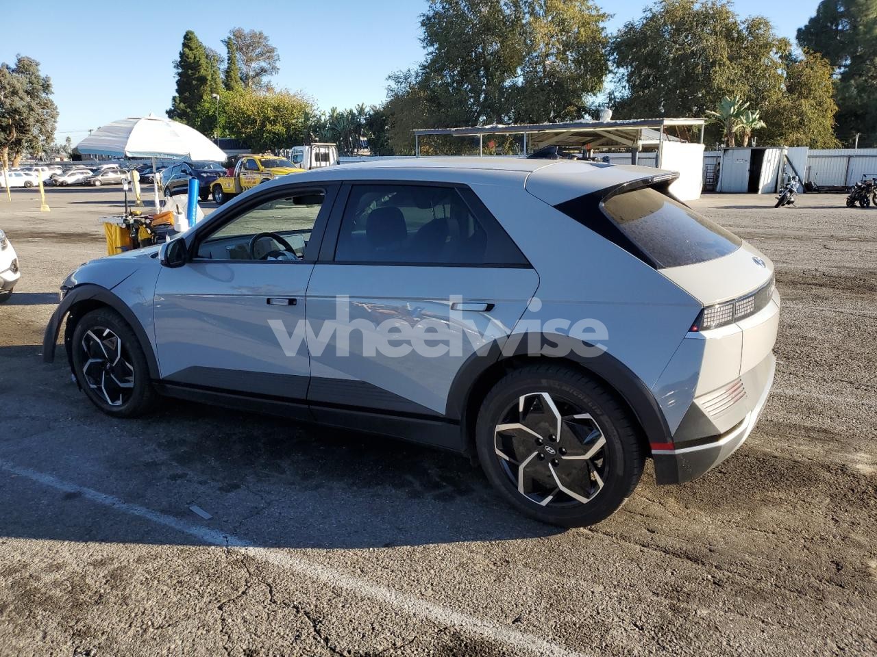 Photo 2 of 2024 HYUNDAI IONIQ 5 SEL (VIN KM8KN4DEXRU291129)