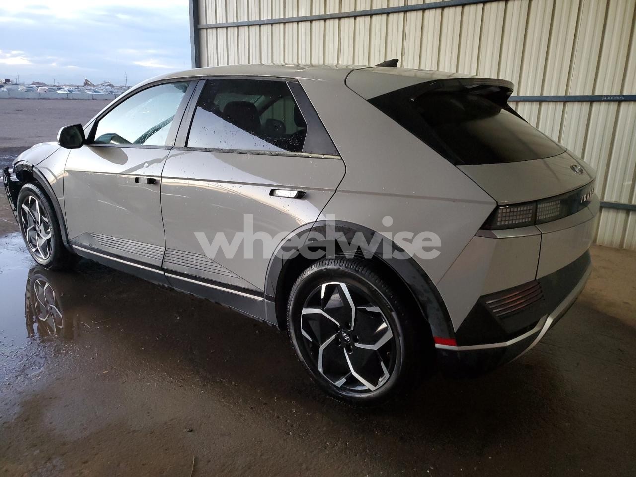 Photo 2 of 2024 HYUNDAI IONIQ 5 SEL (VIN KM8KNDDF4RU240332)