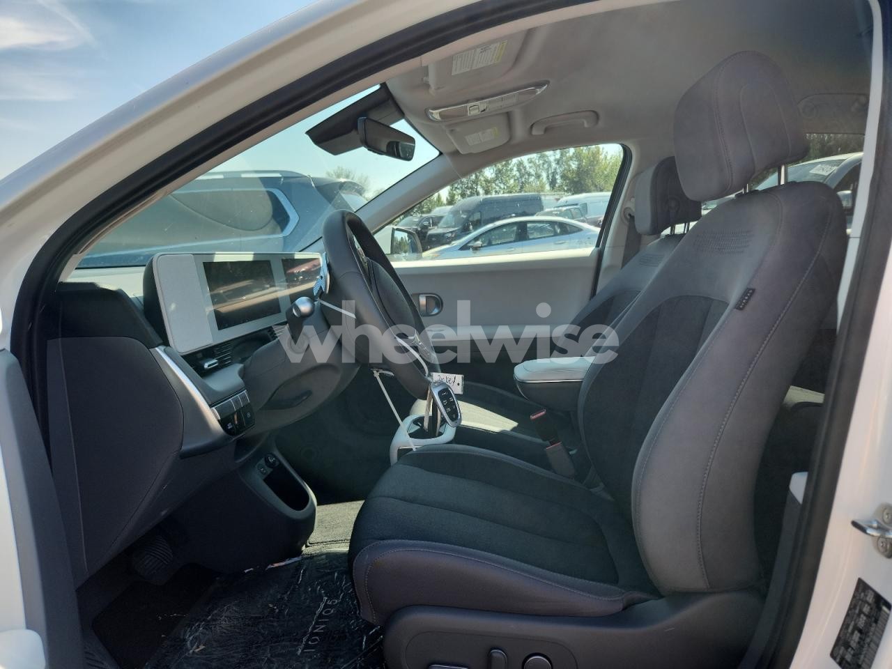 Photo 7 of 2024 HYUNDAI IONIQ 5 SEL (VIN KM8KNDDF7RU263829)