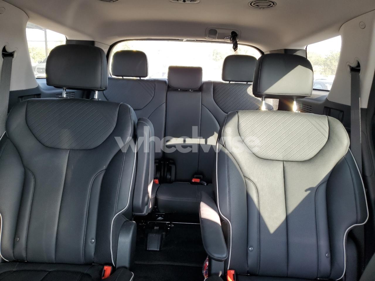 Photo 10 of 2025 HYUNDAI PALISADE SEL PREMIUM (VIN KM8R44GE8SU942325)