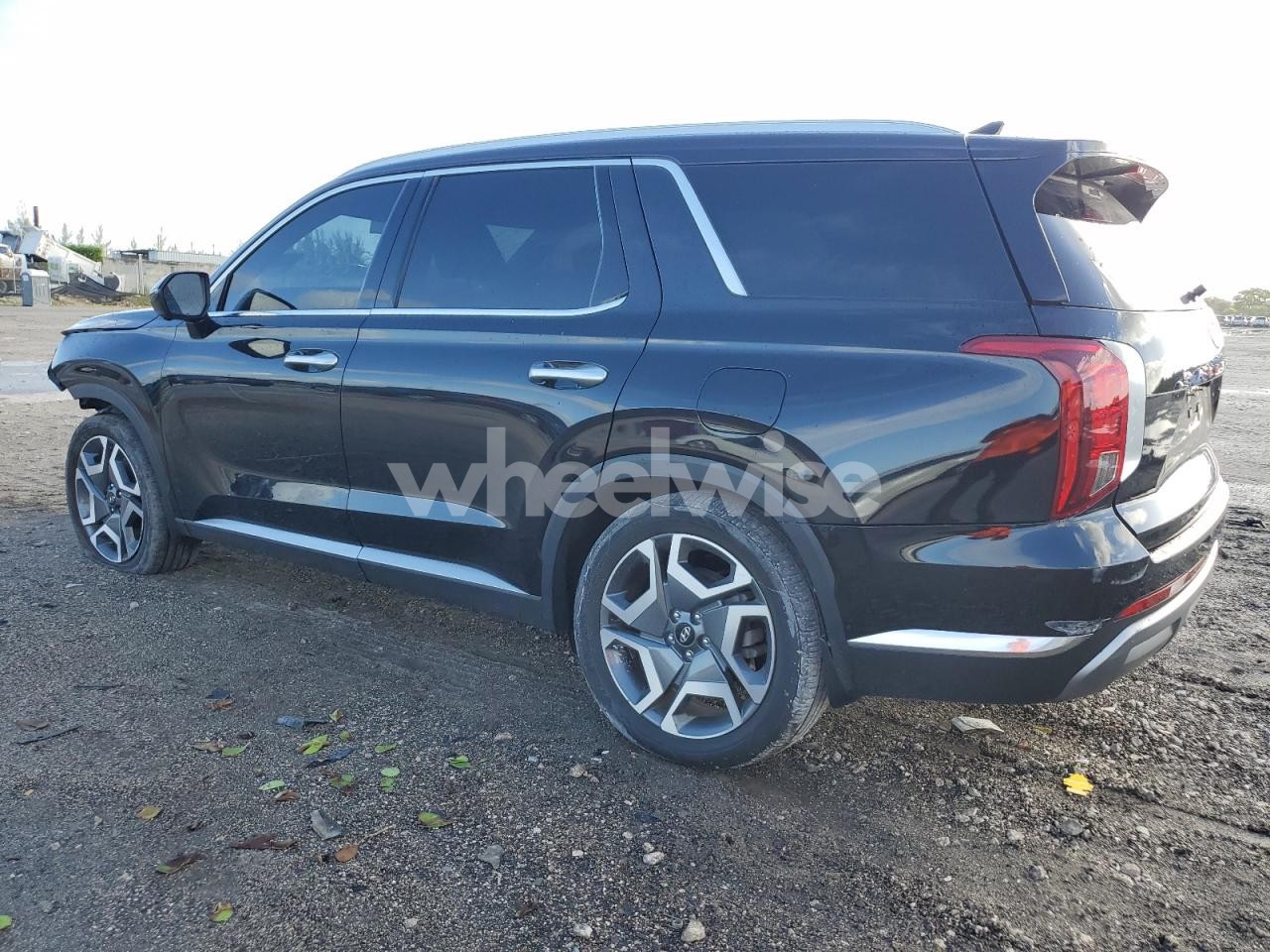 Photo 2 of 2024 HYUNDAI PALISADE LIMITED (VIN KM8R54GE0RU669887)